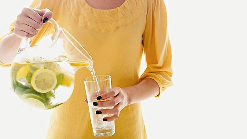 Uống mỗi ngày một cốc nước chanh ấm điều kỳ diệu sẽ đến với sức khỏe bạn
